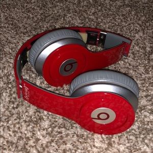 Red solo beats